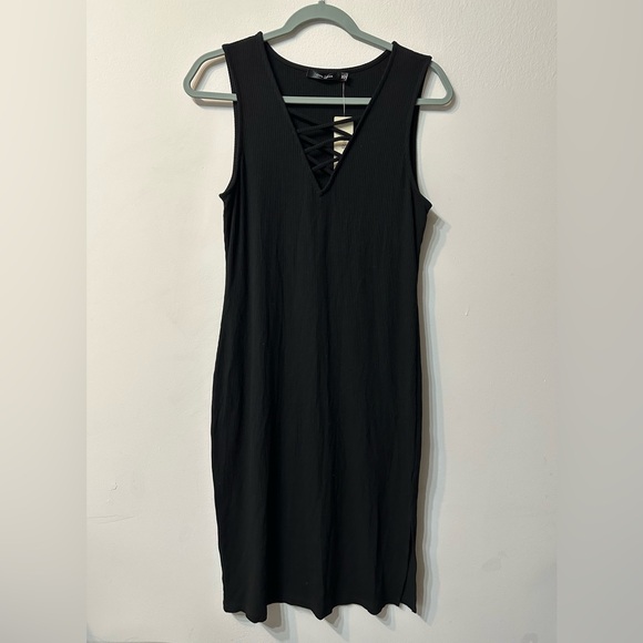 Doe & Rae Dresses & Skirts - ❣️5/$25❣️Doe & Rae Black Ribbed Midi Dress with Lace-Up V-Neck